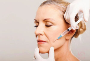 با چین و چروک خداحافظی کنید! ۱۰ روش موثر برای جوان‌سازی پوست صورت